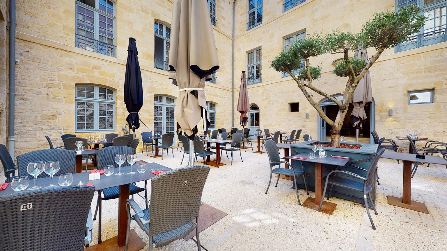 photographe immobilier visite virtuelle Matterport Brasserie Rôtisserie Hôtel Dieu Sarlat Dordogne3d.fr